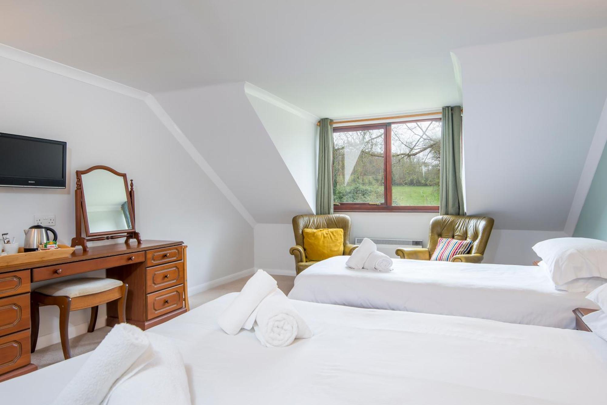 Trewern Arms Hotel Nevern Eksteriør billede