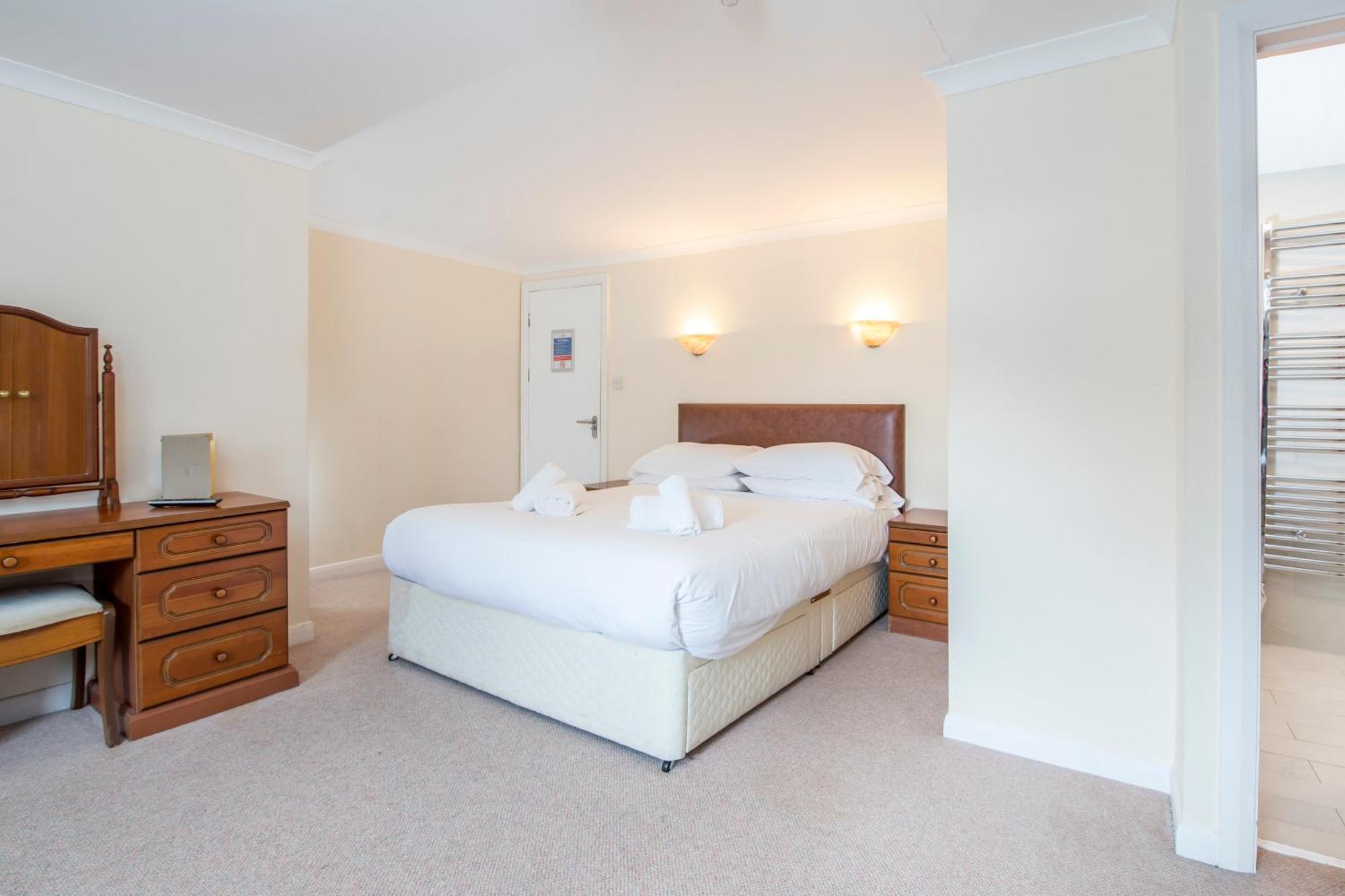 Trewern Arms Hotel Nevern Eksteriør billede