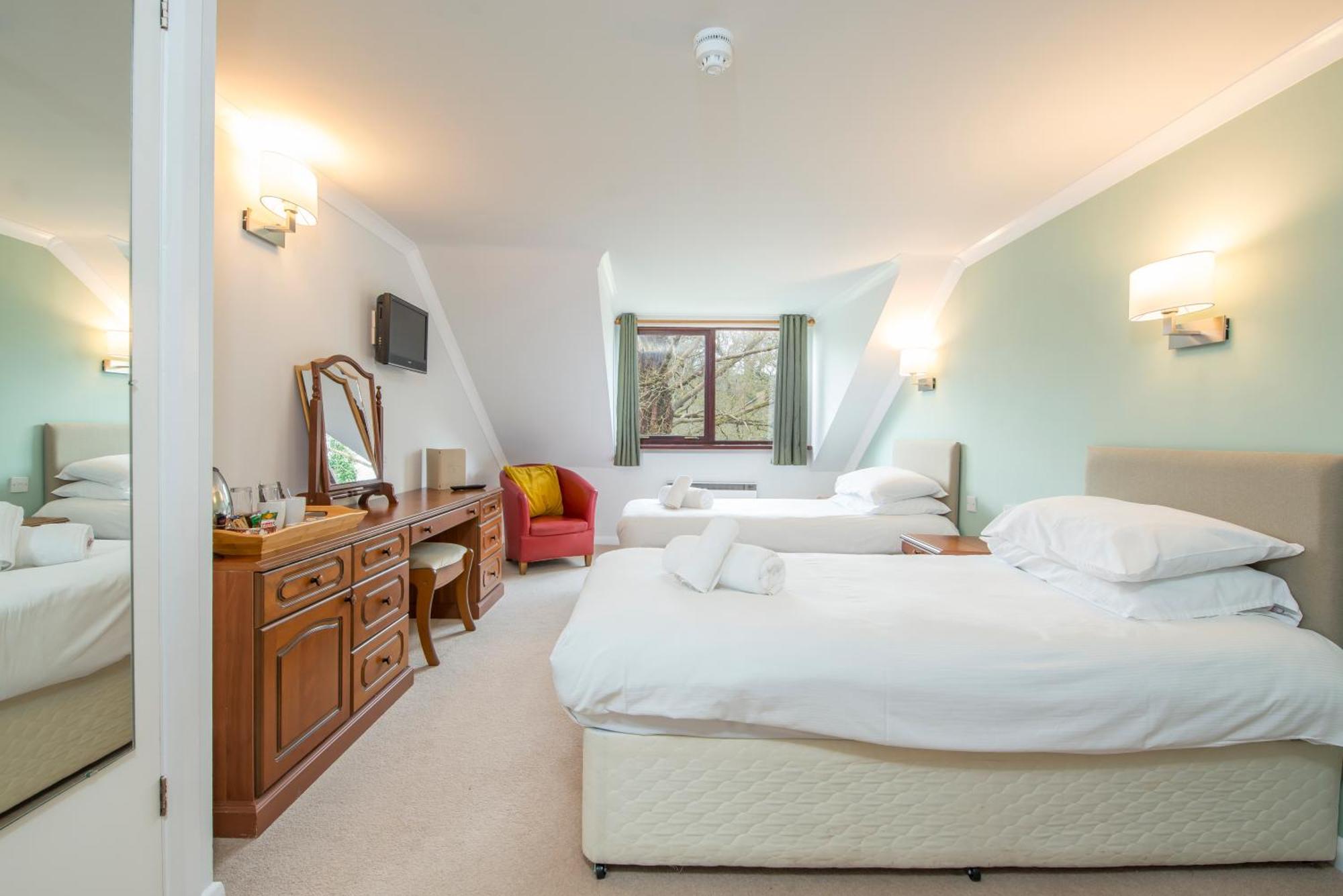 Trewern Arms Hotel Nevern Eksteriør billede