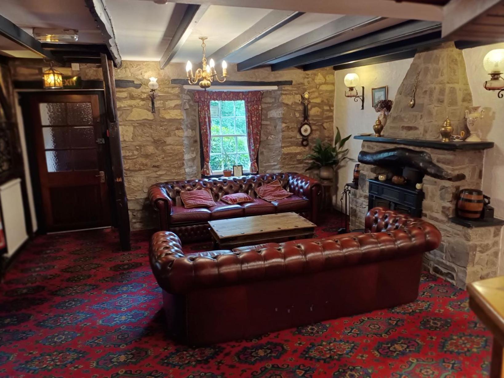 Trewern Arms Hotel Nevern Eksteriør billede